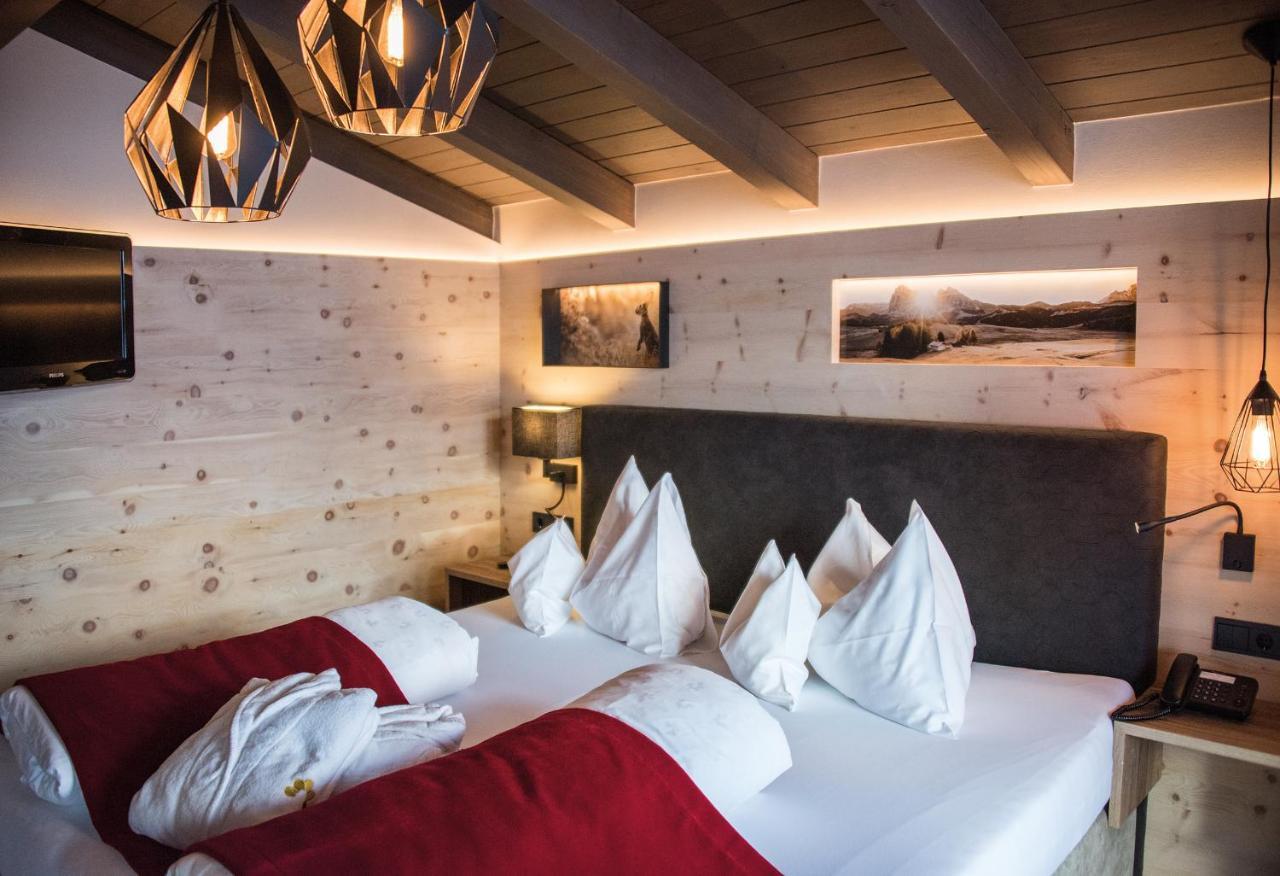 Hotel Goldknopf Алпе ди Сиуси Екстериор снимка