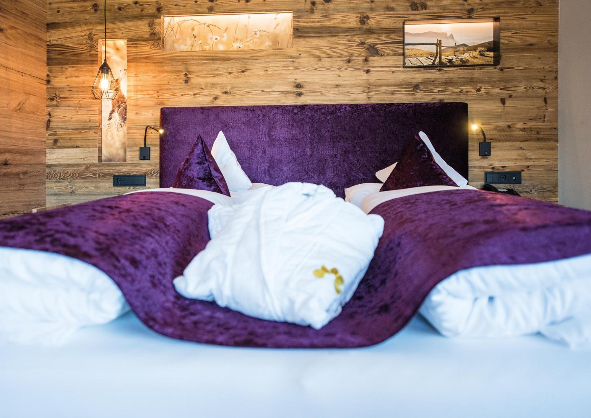 Hotel Goldknopf Алпе ди Сиуси Екстериор снимка
