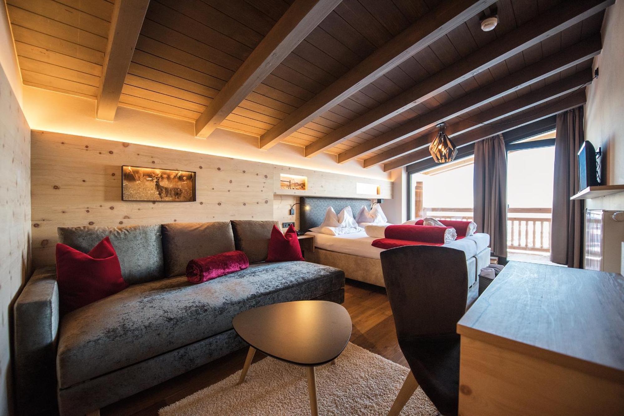 Hotel Goldknopf Алпе ди Сиуси Екстериор снимка