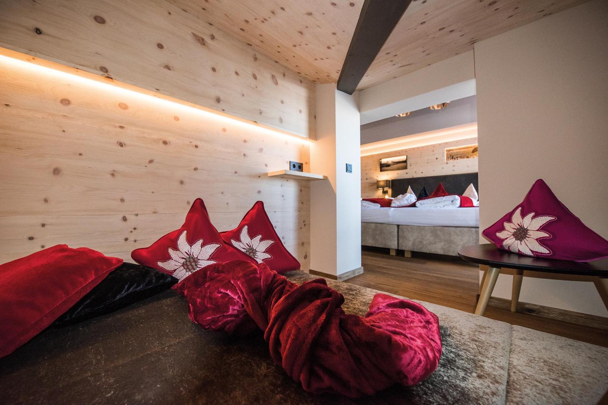 Hotel Goldknopf Алпе ди Сиуси Екстериор снимка