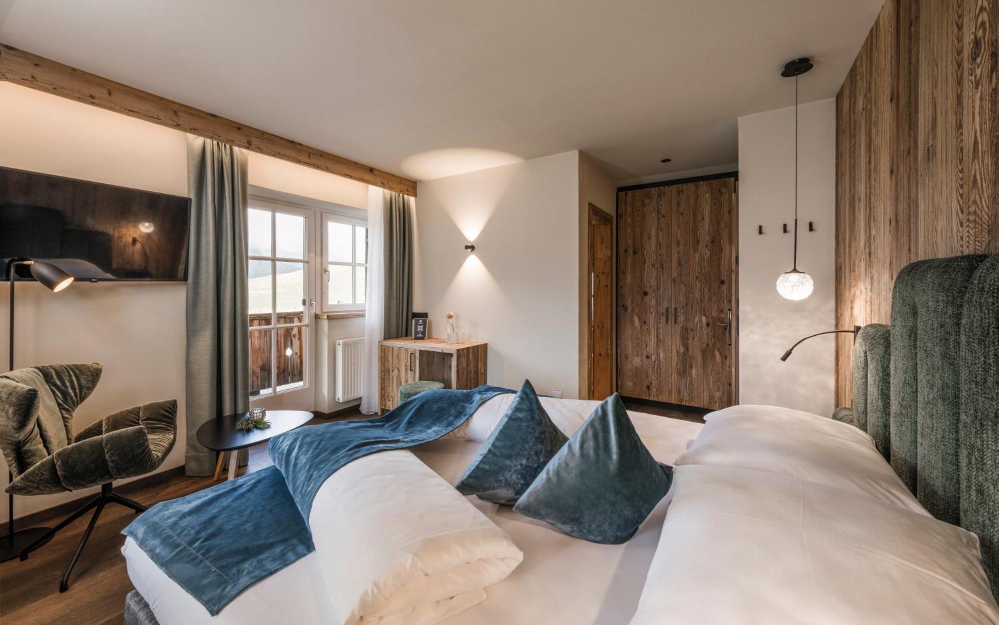 Hotel Goldknopf Алпе ди Сиуси Екстериор снимка
