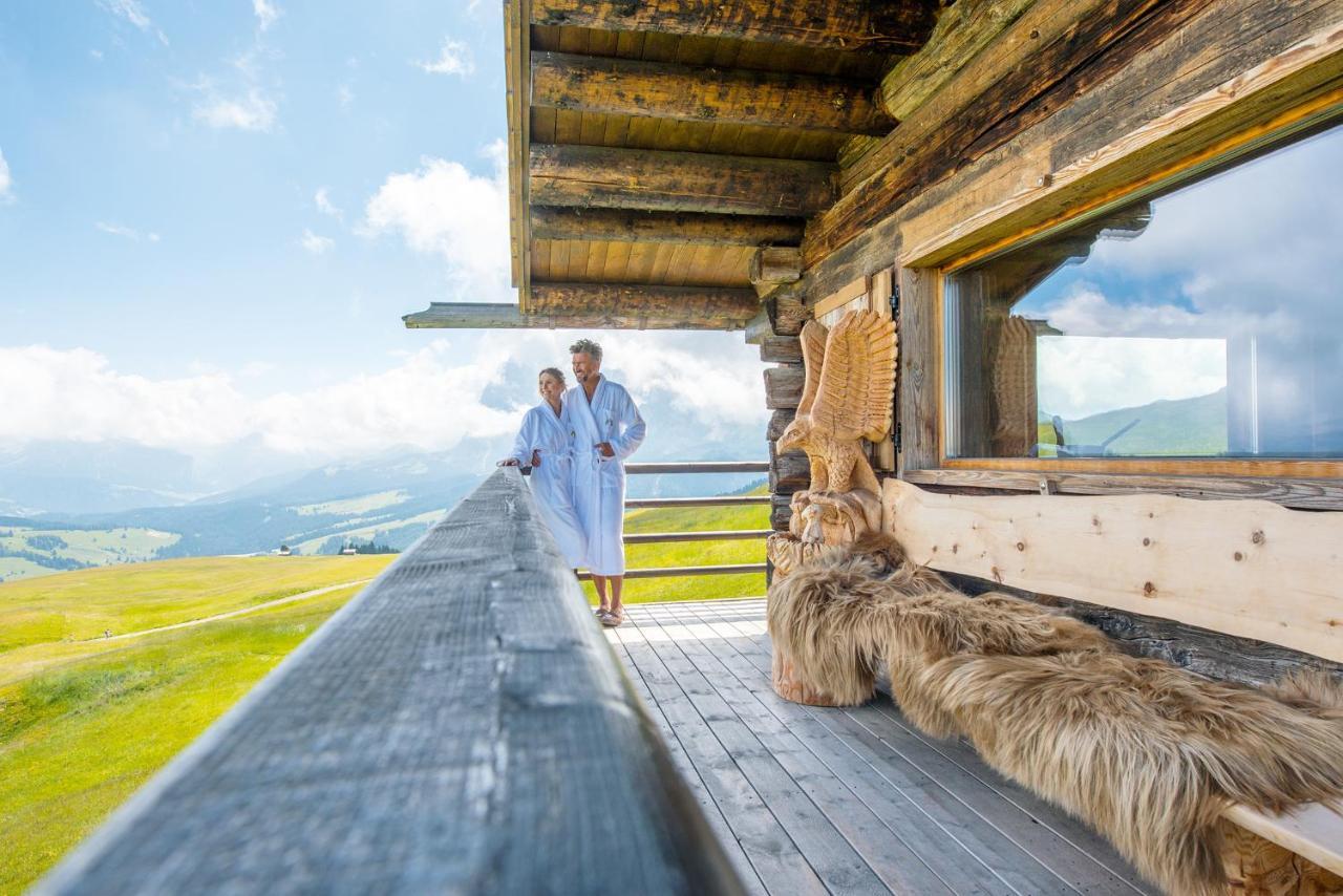 Hotel Goldknopf Алпе ди Сиуси Екстериор снимка